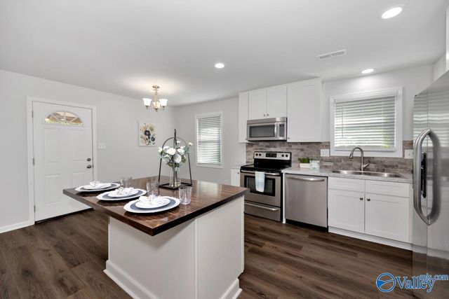 3908 W Oak Way, Huntsville, AL 35805
