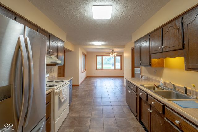 7041 W Glendale Lane, Greenfield, IN 46140