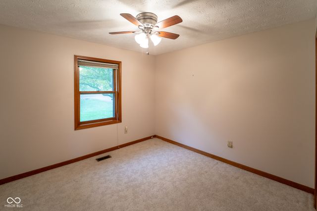 7041 W Glendale Lane, Greenfield, IN 46140