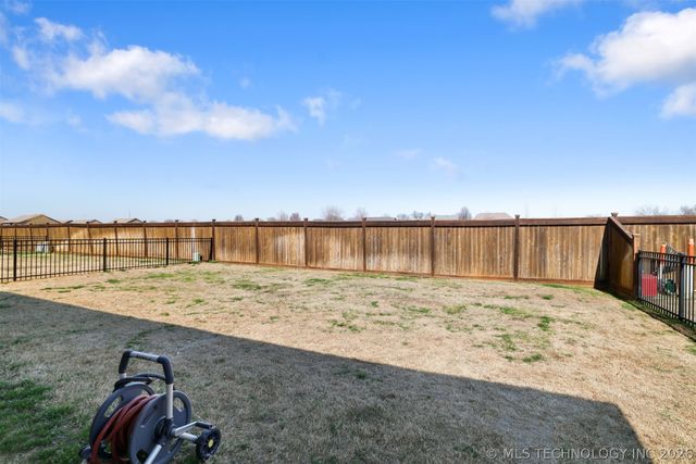 84 Tallgrass Street, Calera, OK 74730