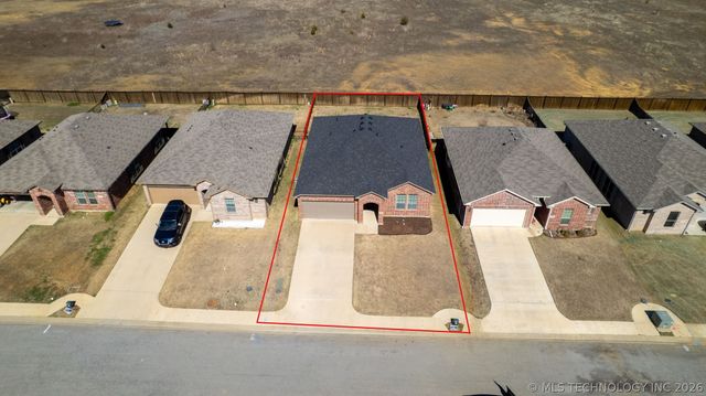 84 Tallgrass Street, Calera, OK 74730