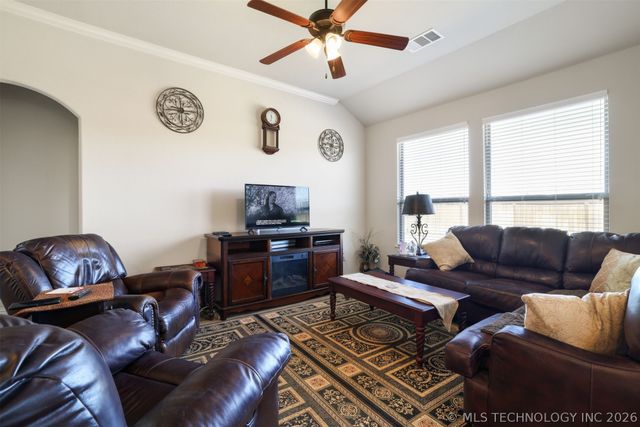 84 Tallgrass Street, Calera, OK 74730