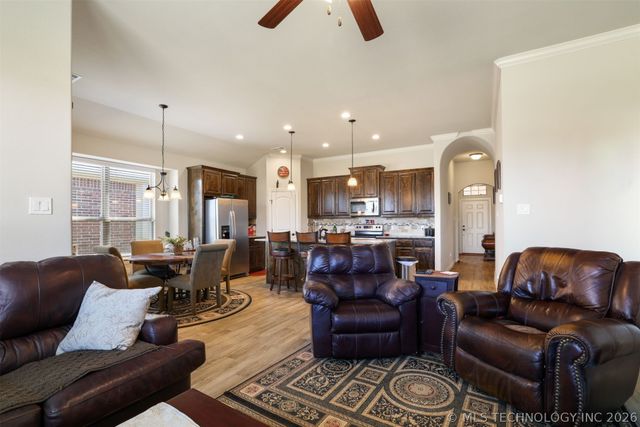 84 Tallgrass Street, Calera, OK 74730