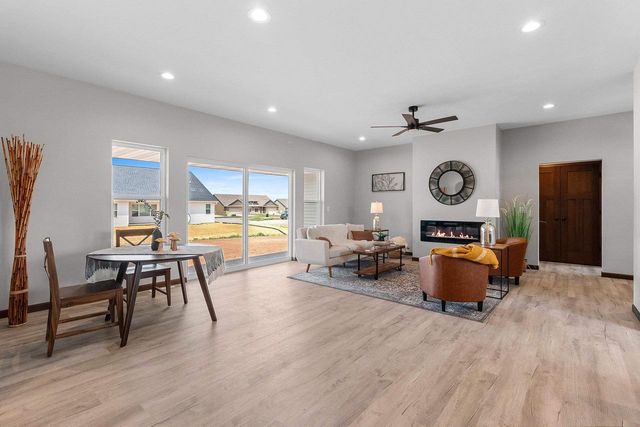 2650 LAWRENCE LANE, Neenah, WI 54956