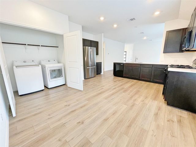 109 Allegro DR, Hutto, TX 78634