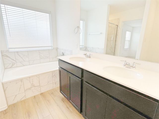 109 Allegro DR, Hutto, TX 78634