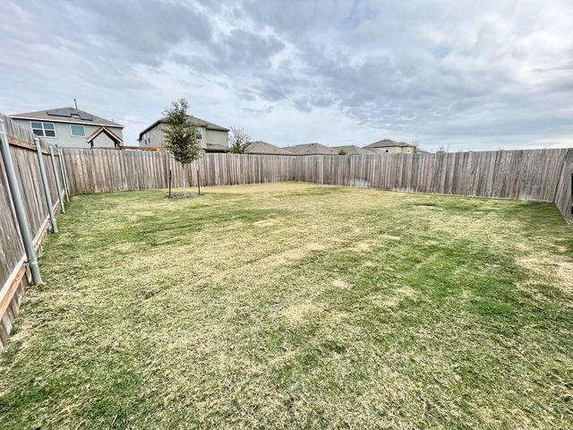 109 Allegro DR, Hutto, TX 78634