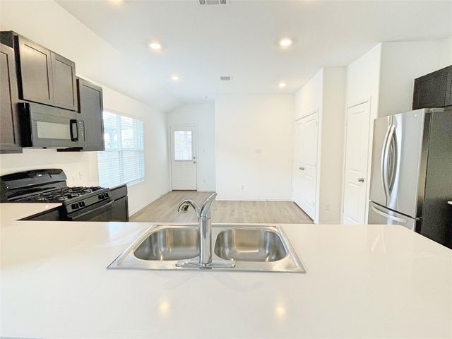 109 Allegro DR, Hutto, TX 78634