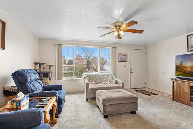 328 E Ave J, Jerome, ID 83338