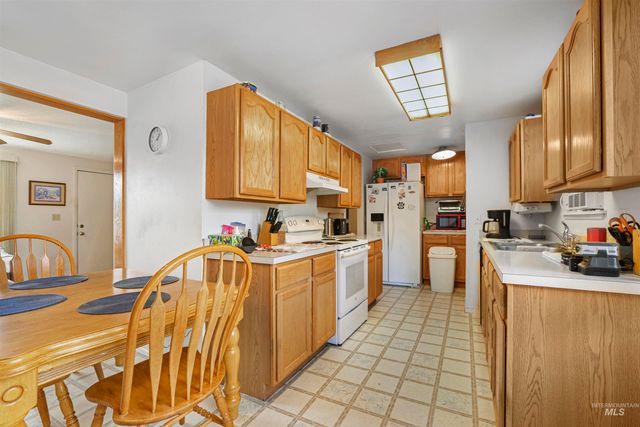 328 E Ave J, Jerome, ID 83338