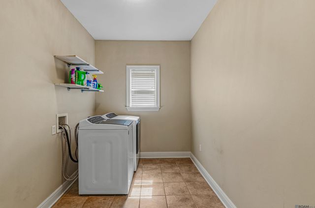 37182 Cobblestone Ave, Geismar, LA 70734