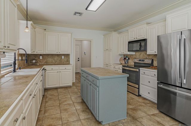 37182 Cobblestone Ave, Geismar, LA 70734