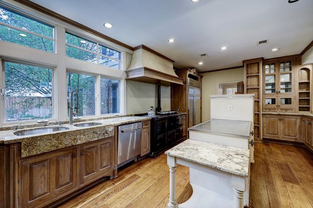 3020 San Felipe Street, Houston, TX 77019