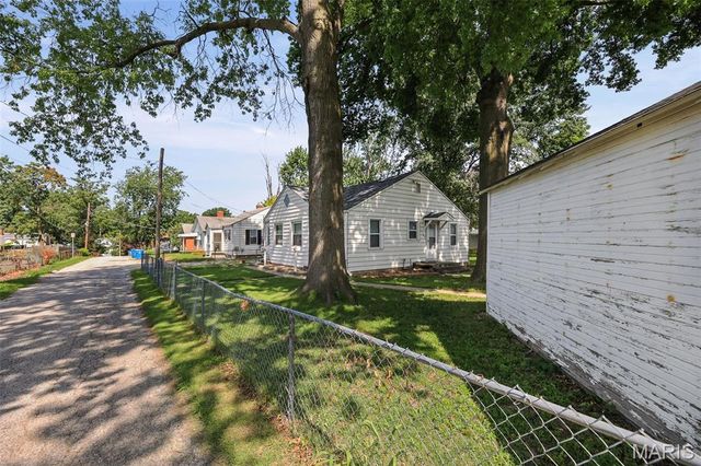 3208 Batson Drive, Alton, IL 62002