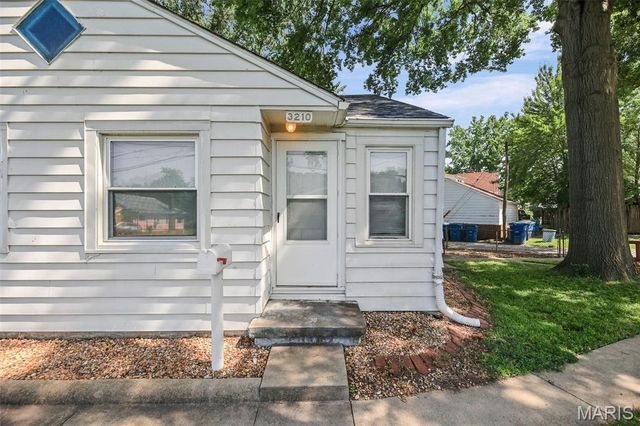 3208 Batson Drive, Alton, IL 62002