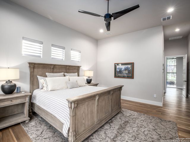 19803 WILD HOLW, Garden Ridge, TX 78266