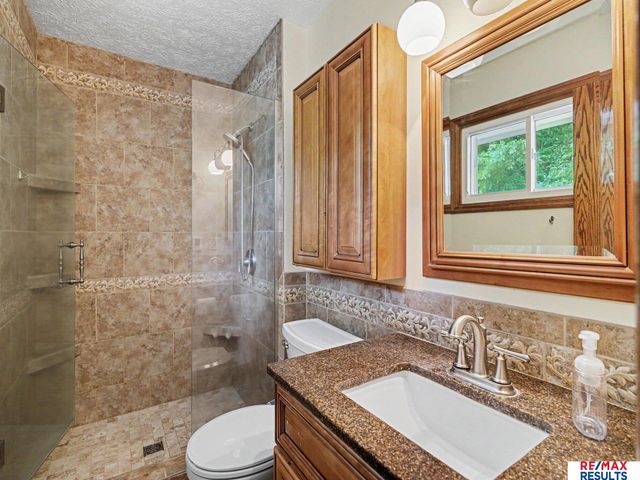 1001 Conestoga Road, Papillion, NE 68046