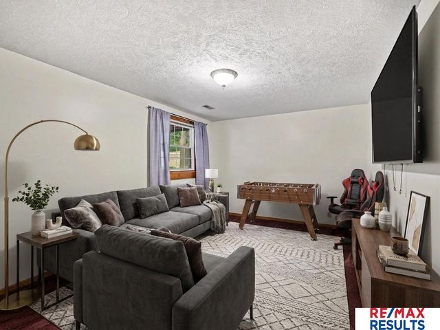 1001 Conestoga Road, Papillion, NE 68046