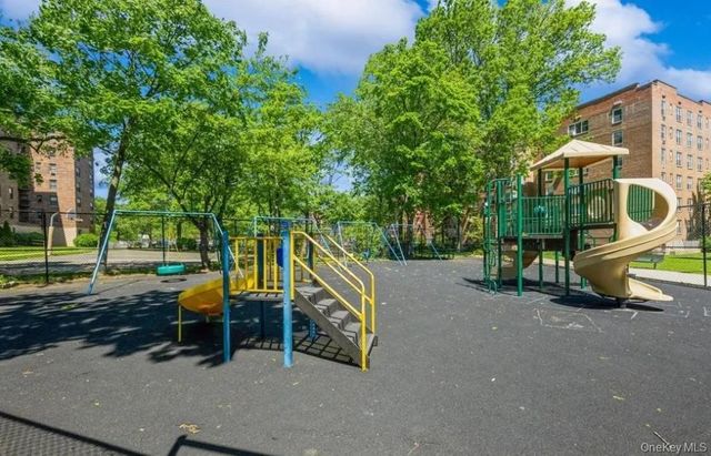 18-50 211 Street 2K, Bayside, NY 11360