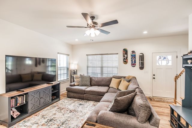 1160 Jonathan Ln, Springfield, TN 37172