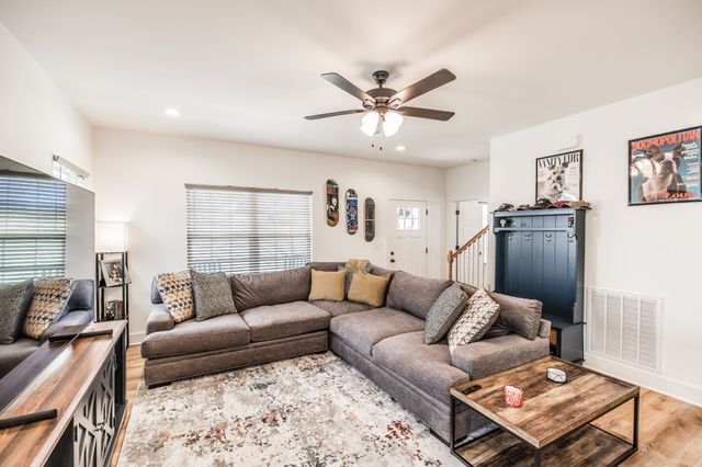 1160 Jonathan Ln, Springfield, TN 37172