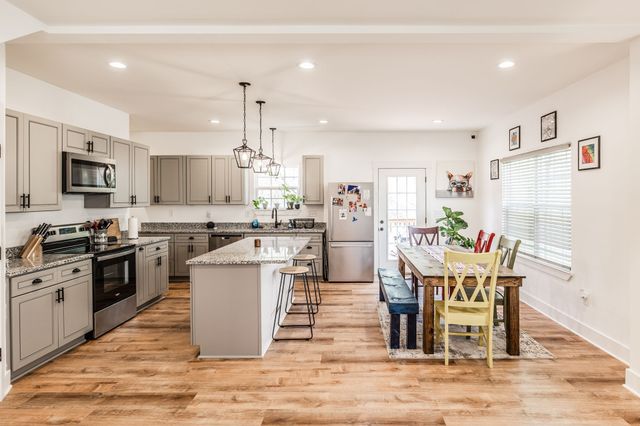 1160 Jonathan Ln, Springfield, TN 37172