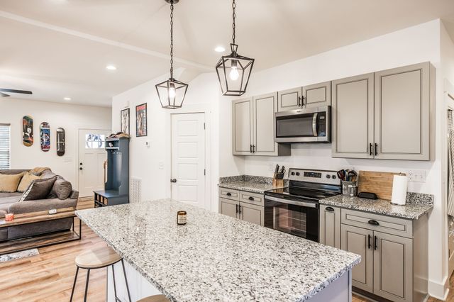 1160 Jonathan Ln, Springfield, TN 37172