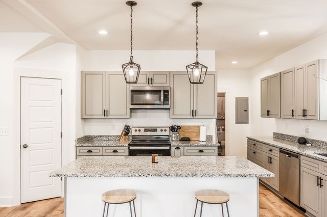 1160 Jonathan Ln, Springfield, TN 37172