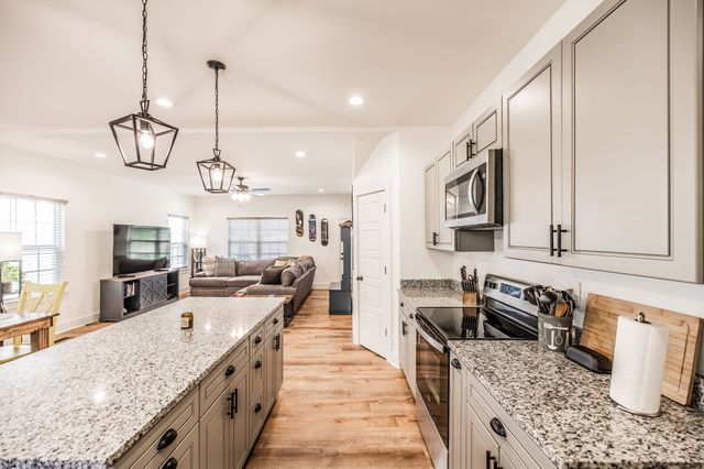 1160 Jonathan Ln, Springfield, TN 37172