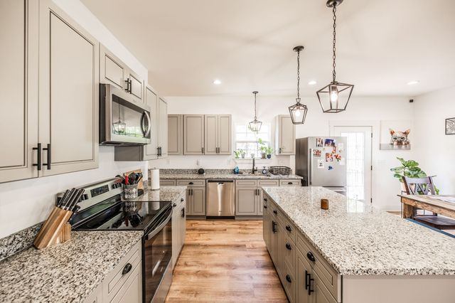 1160 Jonathan Ln, Springfield, TN 37172