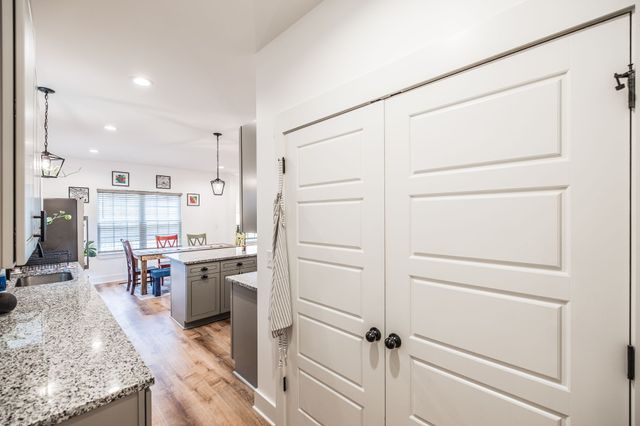 1160 Jonathan Ln, Springfield, TN 37172