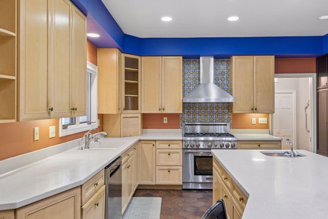 1355 Medora Road, Mendota Heights, MN 55118