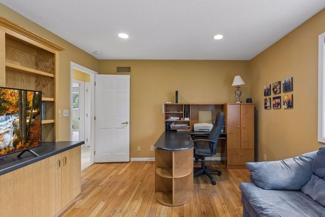1355 Medora Road, Mendota Heights, MN 55118