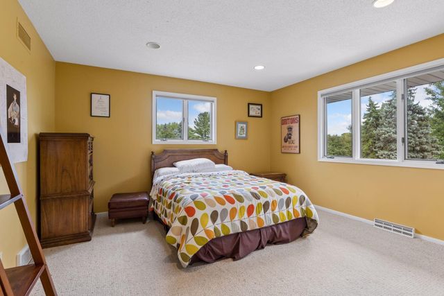 1355 Medora Road, Mendota Heights, MN 55118