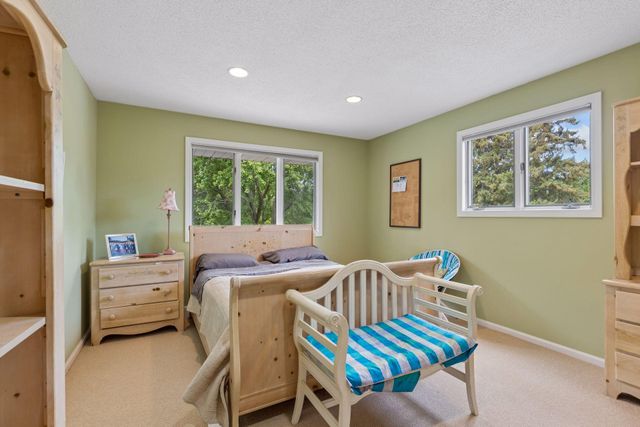 1355 Medora Road, Mendota Heights, MN 55118