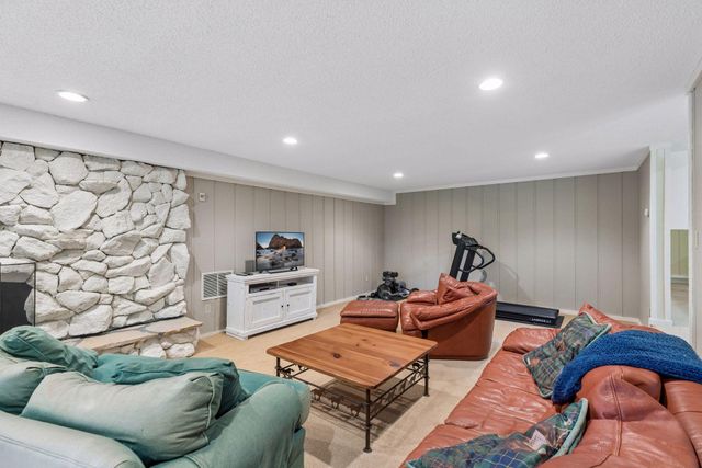 1355 Medora Road, Mendota Heights, MN 55118