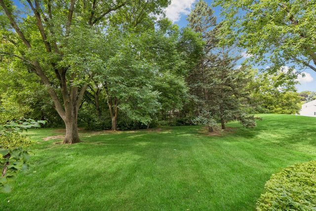 1355 Medora Road, Mendota Heights, MN 55118