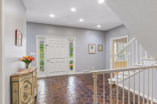 1355 Medora Road, Mendota Heights, MN 55118