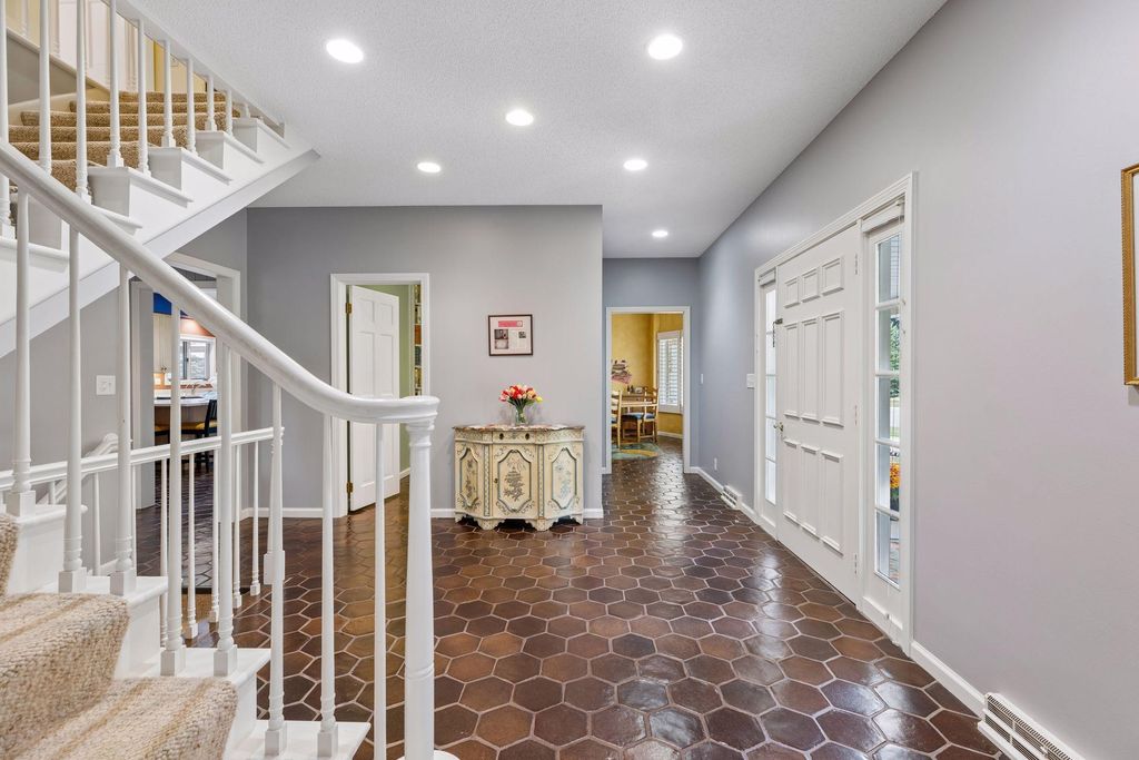 1355 Medora Road, Mendota Heights, MN 55118 — photo 4