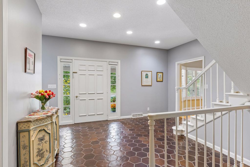 1355 Medora Road, Mendota Heights, MN 55118 — photo 5