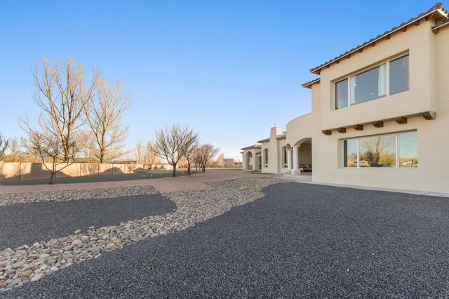 800 Salida Sandia SW, Albuquerque, NM 87105