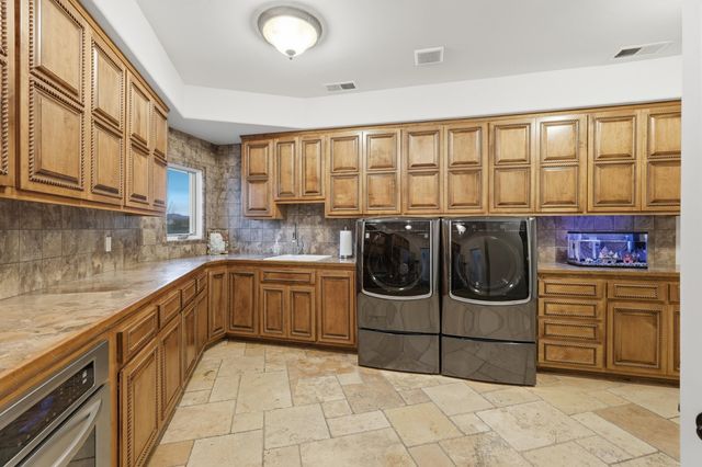 800 Salida Sandia SW, Albuquerque, NM 87105