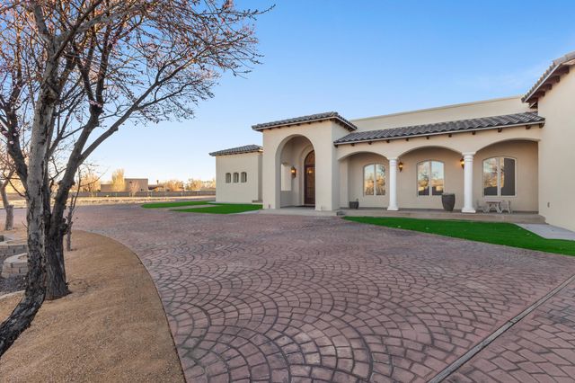 800 Salida Sandia SW, Albuquerque, NM 87105