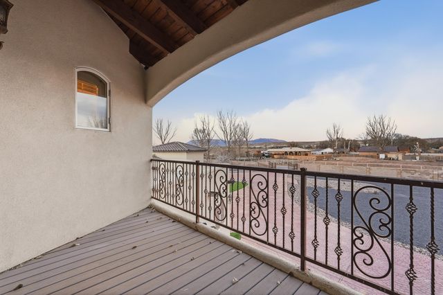 800 Salida Sandia SW, Albuquerque, NM 87105
