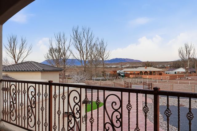 800 Salida Sandia SW, Albuquerque, NM 87105