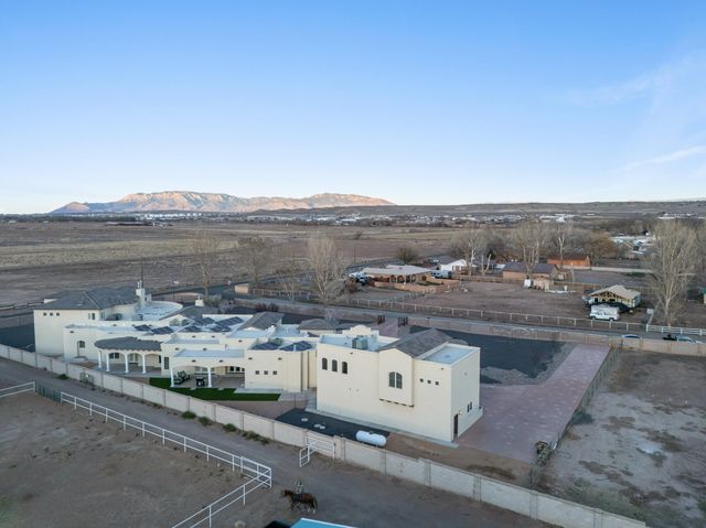 800 Salida Sandia SW, Albuquerque, NM 87105