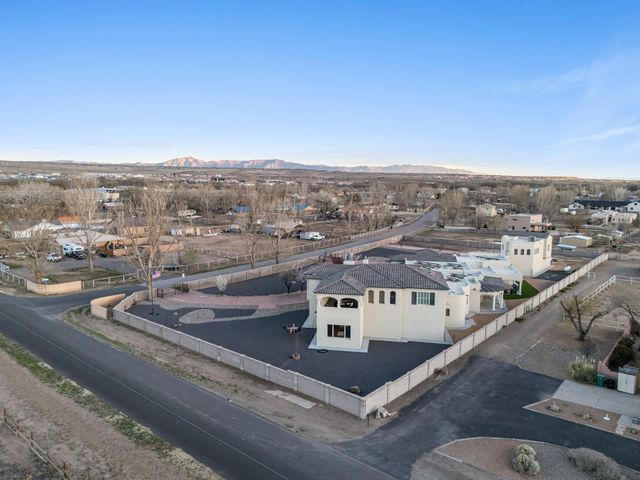 800 Salida Sandia SW, Albuquerque, NM 87105