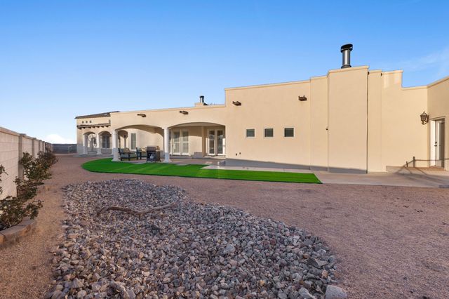 800 Salida Sandia SW, Albuquerque, NM 87105