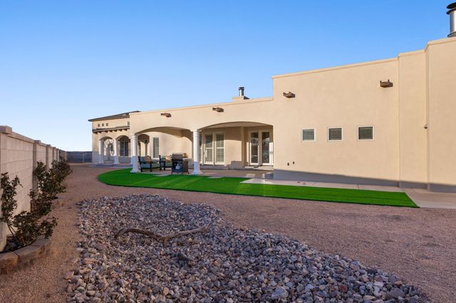 800 Salida Sandia SW, Albuquerque, NM 87105