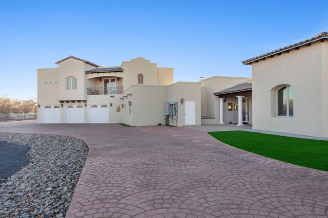 800 Salida Sandia SW, Albuquerque, NM 87105